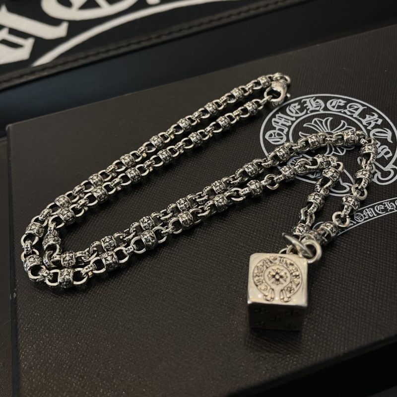 Ch*0me He**ts necklaces